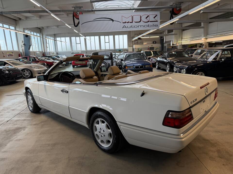 Bild 9/34 von Mercedes-Benz E 320 (1996)
