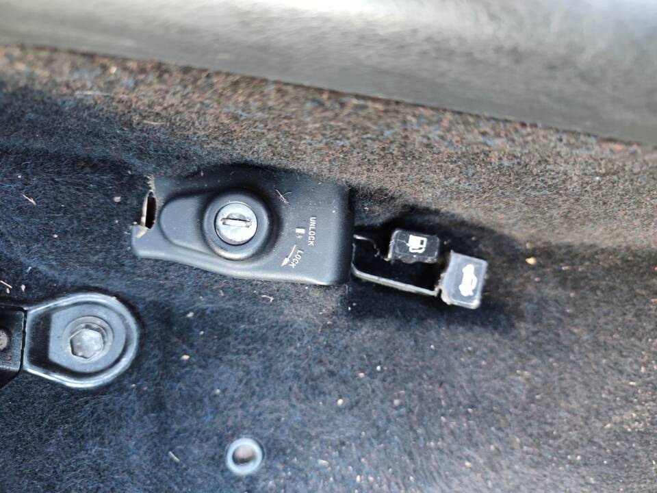Image 41/57 of Toyota MR2 (2003)