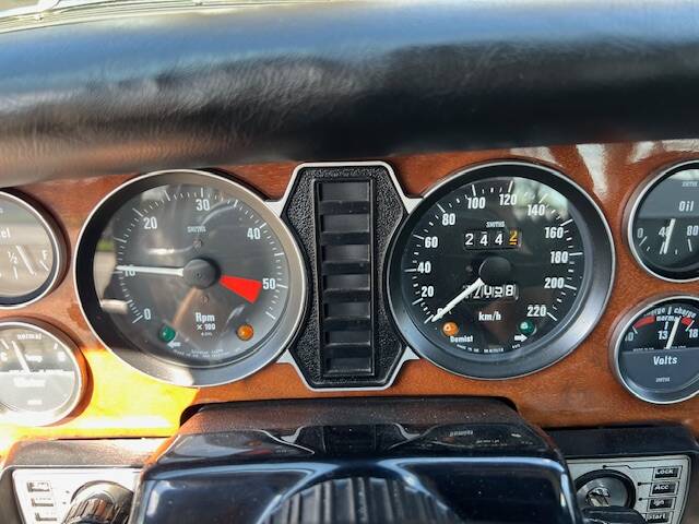 Image 11/17 de Jaguar XJ 6 L 4.2 (1978)