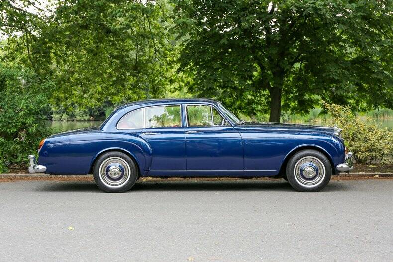 Image 4/49 of Bentley S 3 Continental Flying Spur (1964)