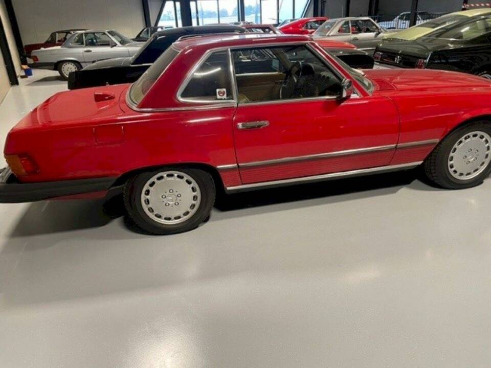 Image 6/36 de Mercedes-Benz 560 SL (1987)