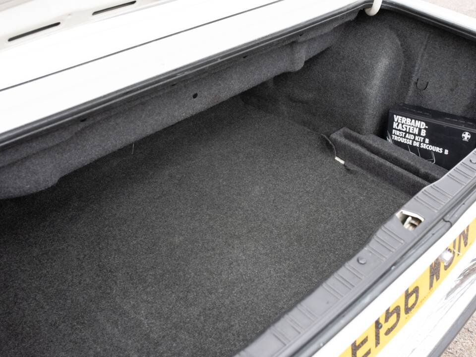 Image 50/50 of BMW 320i (1987)