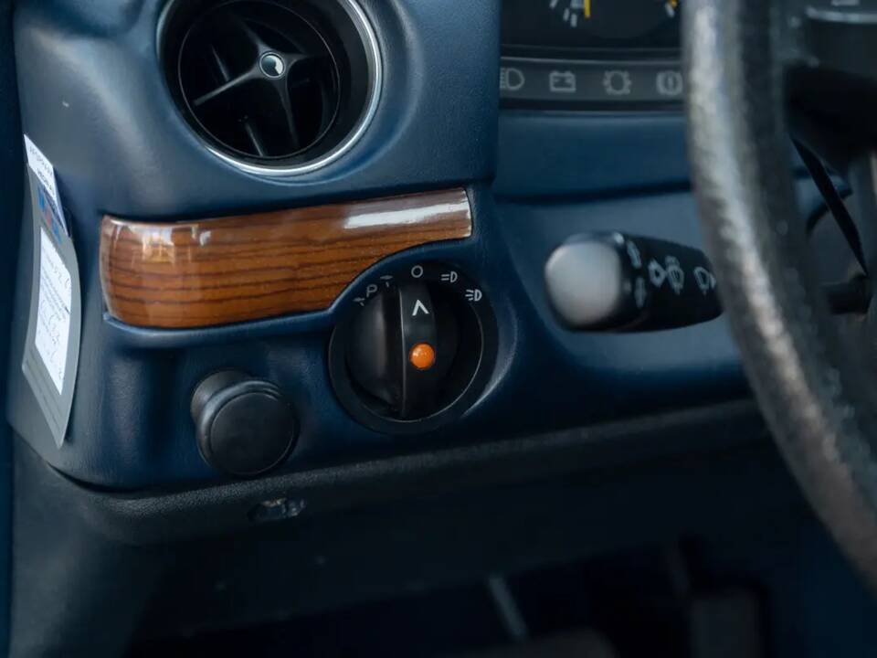 Image 16/62 of Mercedes-Benz 280 CE (1982)