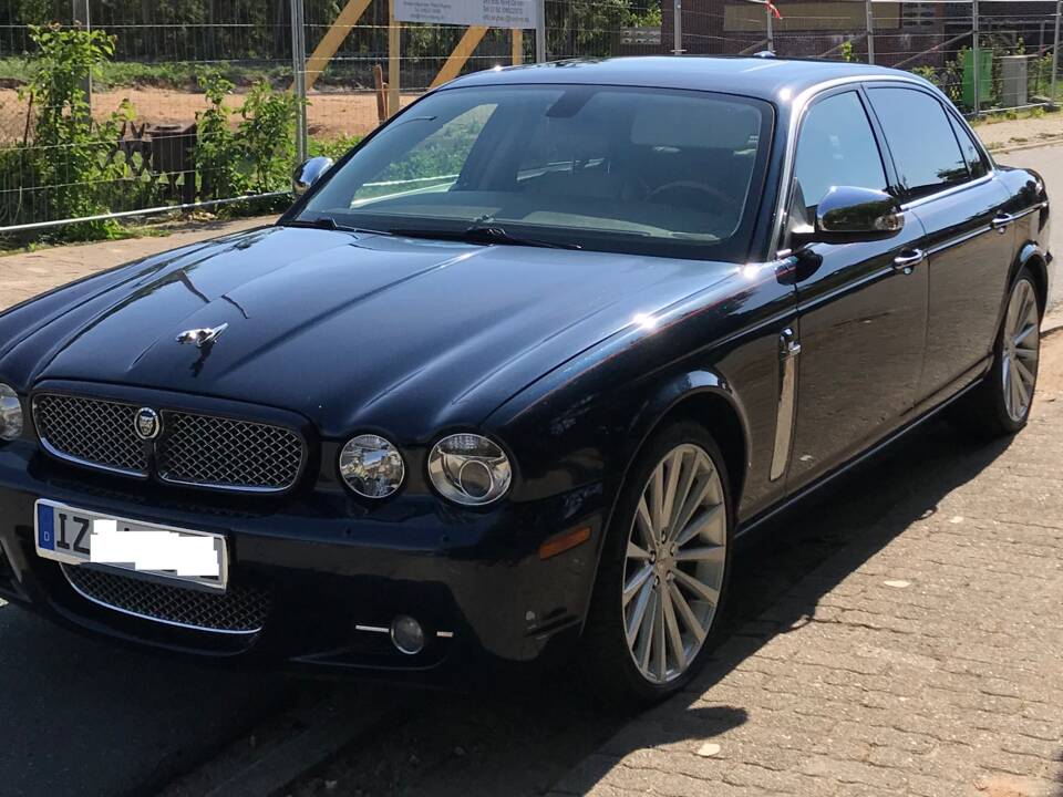 Bild 4/9 von Jaguar XJ 8 4.2 (2008)