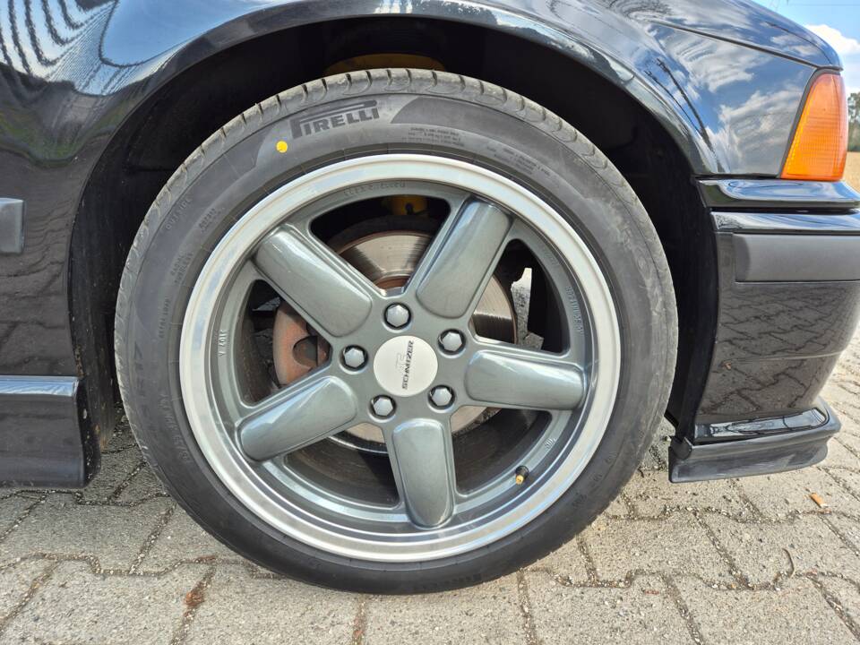 Image 11/49 of BMW 318is "Class II" (1994)