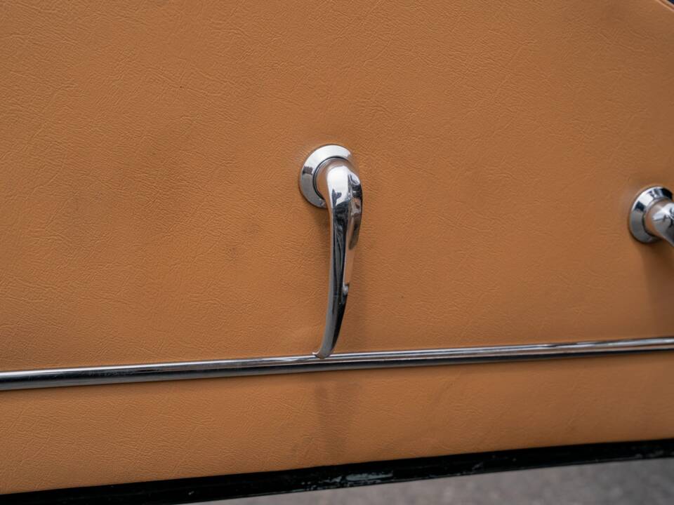 Image 9/17 de Jaguar Type E 3.8 (1962)
