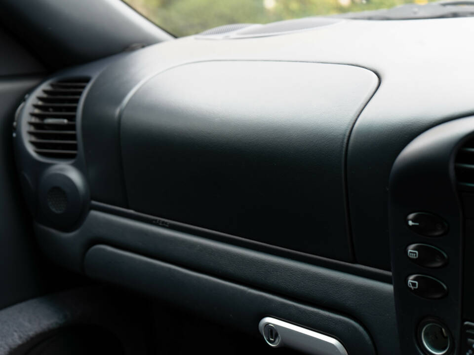 Image 39/50 of Porsche 911 Carrera 4S (2003)