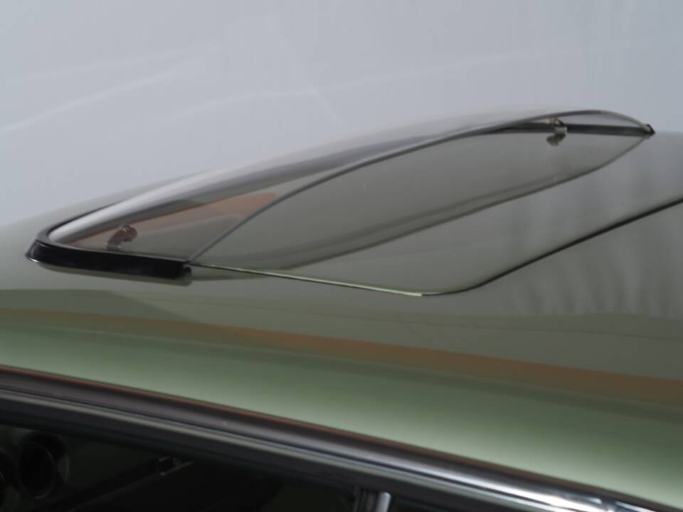 Image 13/66 of Mercedes-Benz 450 SLC (1977)