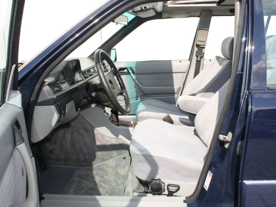 Bild 3/17 von Mercedes-Benz 230 TE (1986)