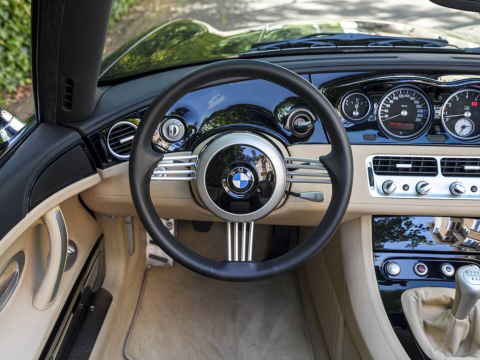 Image 18/30 of BMW Z8 (2003)