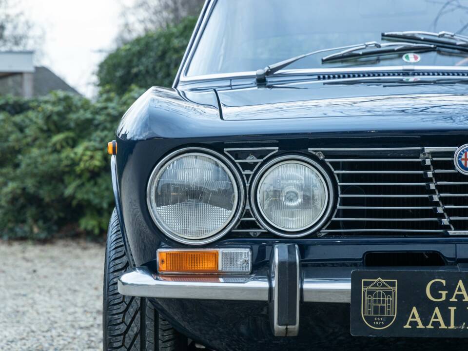 Image 46/50 of Alfa Romeo Giulia GT 1300 Junior (1971)