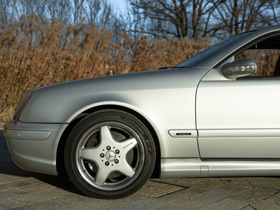 Bild 15/50 von Mercedes-Benz CLK 55 AMG (2000)