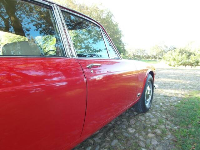 Image 38/52 of Jaguar XJ 6 2.8 (1971)