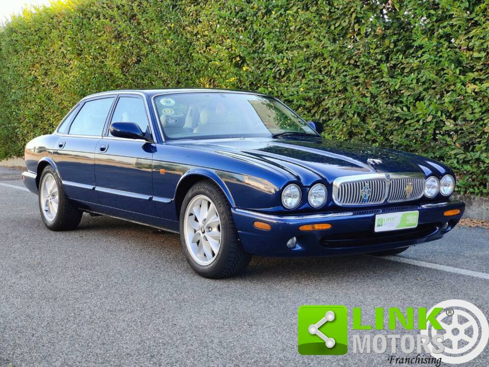 Image 1/10 of Jaguar XJ 8 4.0 Executive (1998)