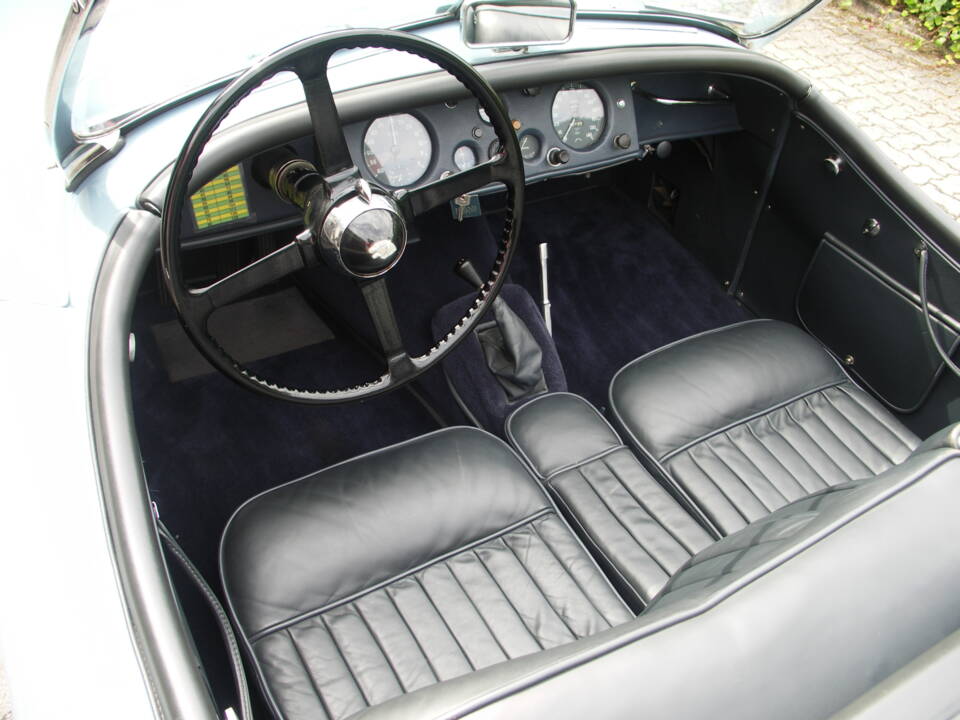 Immagine 16/54 di Jaguar XK 120 SE OTS (1953)