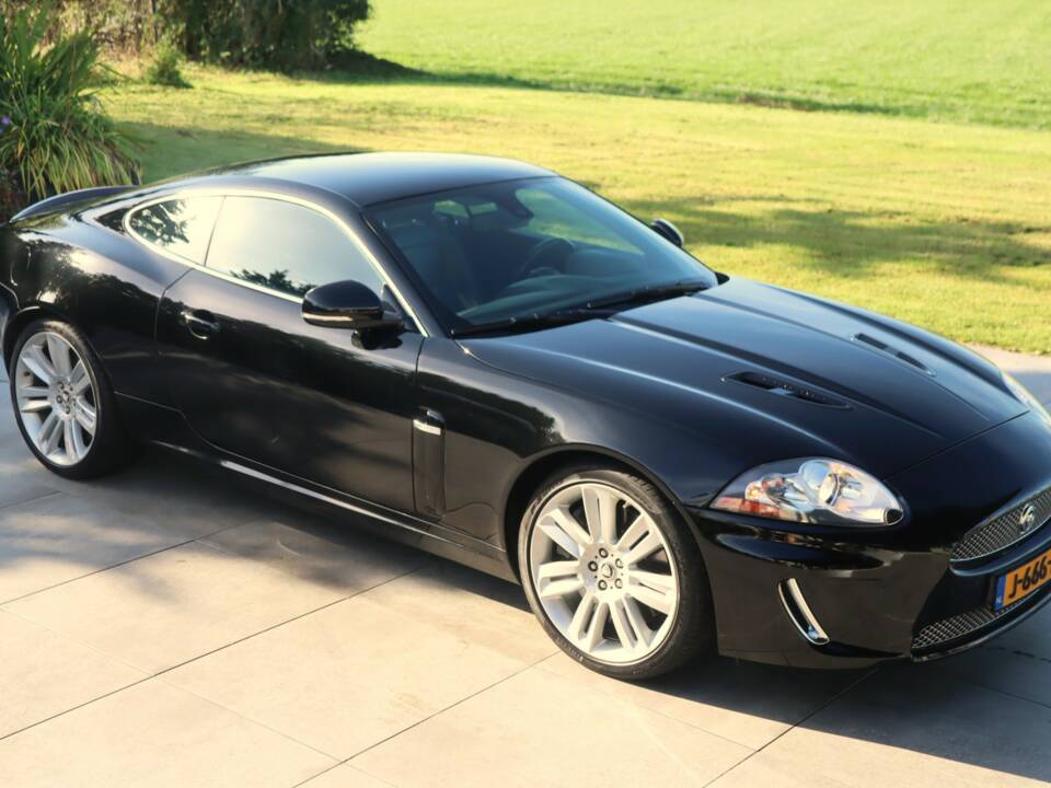 Image 35/50 of Jaguar XKR (2010)