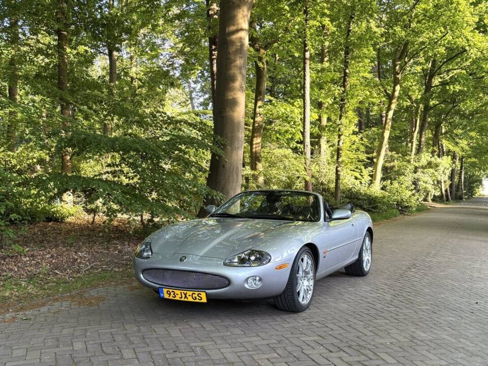 Image 2/28 de Jaguar XKR (2002)