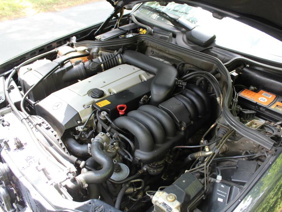 Bild 20/22 von Mercedes-Benz E 320 (1994)