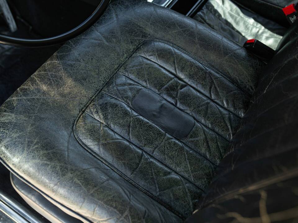 Image 36/50 of Bentley T 1 (1975)