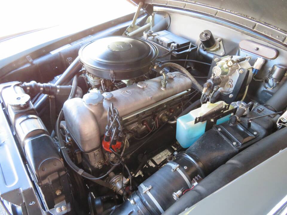 Image 19/25 of Mercedes-Benz 220 S Cabriolet (1957)