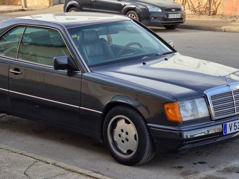 Image 8/11 of Mercedes-Benz 300 CE (1991)