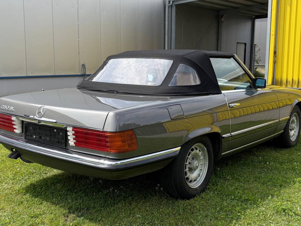 Image 8/24 de Mercedes-Benz 280 SL (1984)