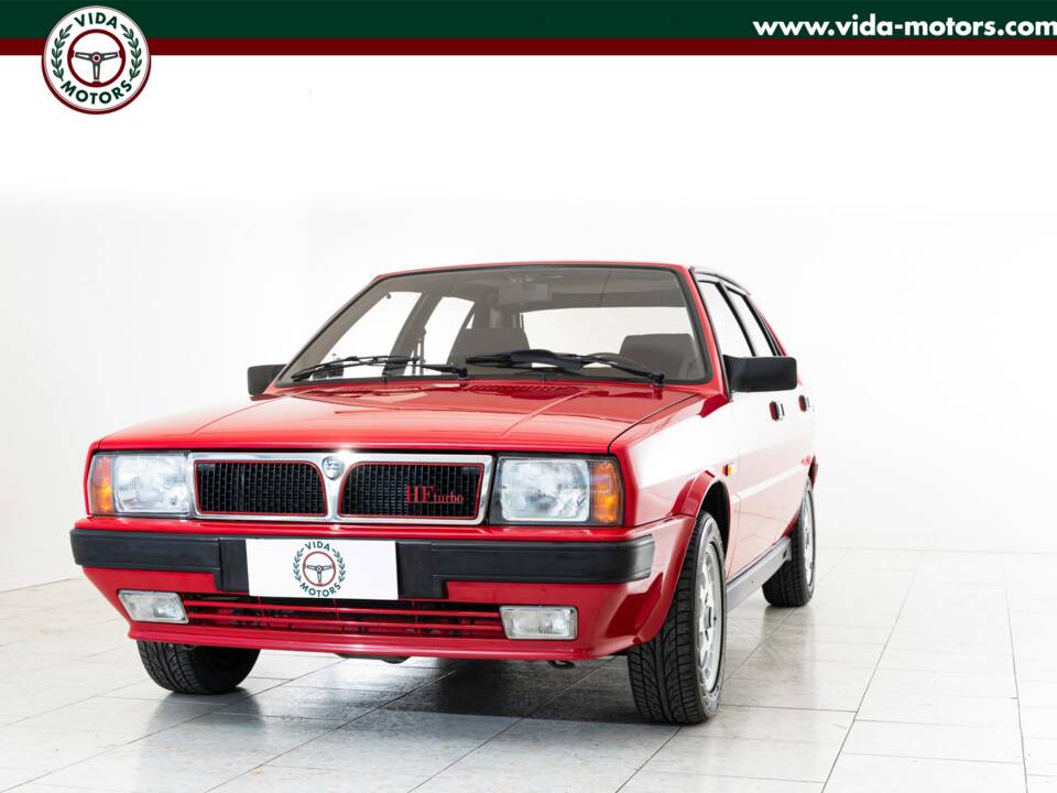 Image 1/15 de Lancia Delta 1.6 HF (1991)
