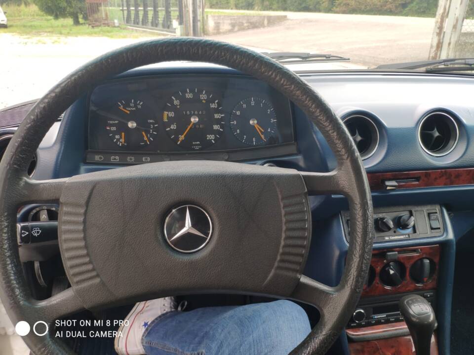 Bild 9/9 von Mercedes-Benz 200 (1978)