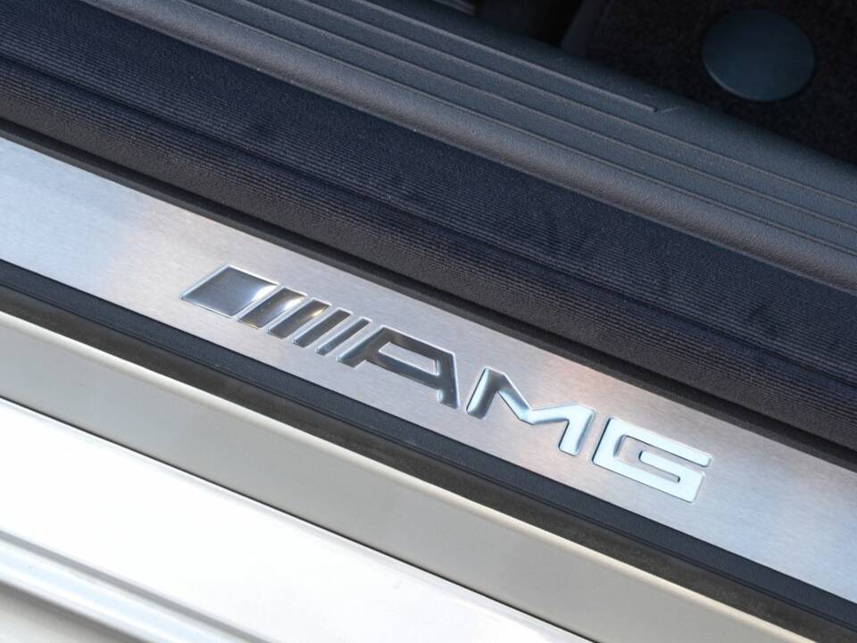 Imagen 23/100 de Mercedes-Benz E 55 AMG (2003)