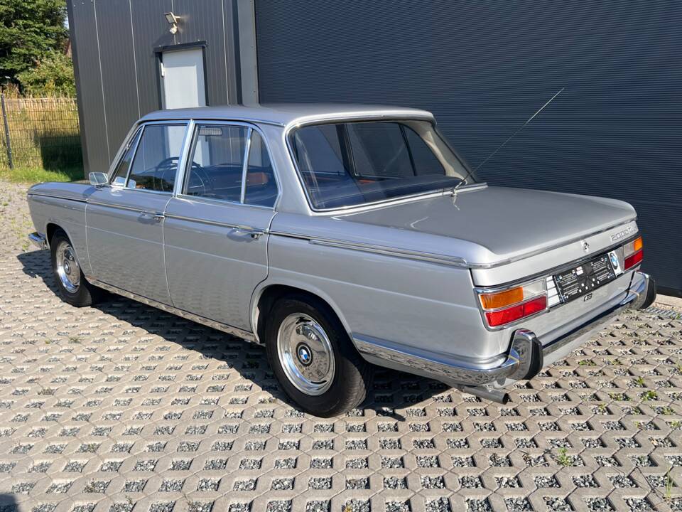 Image 21/30 of BMW 2000 tilux (1968)