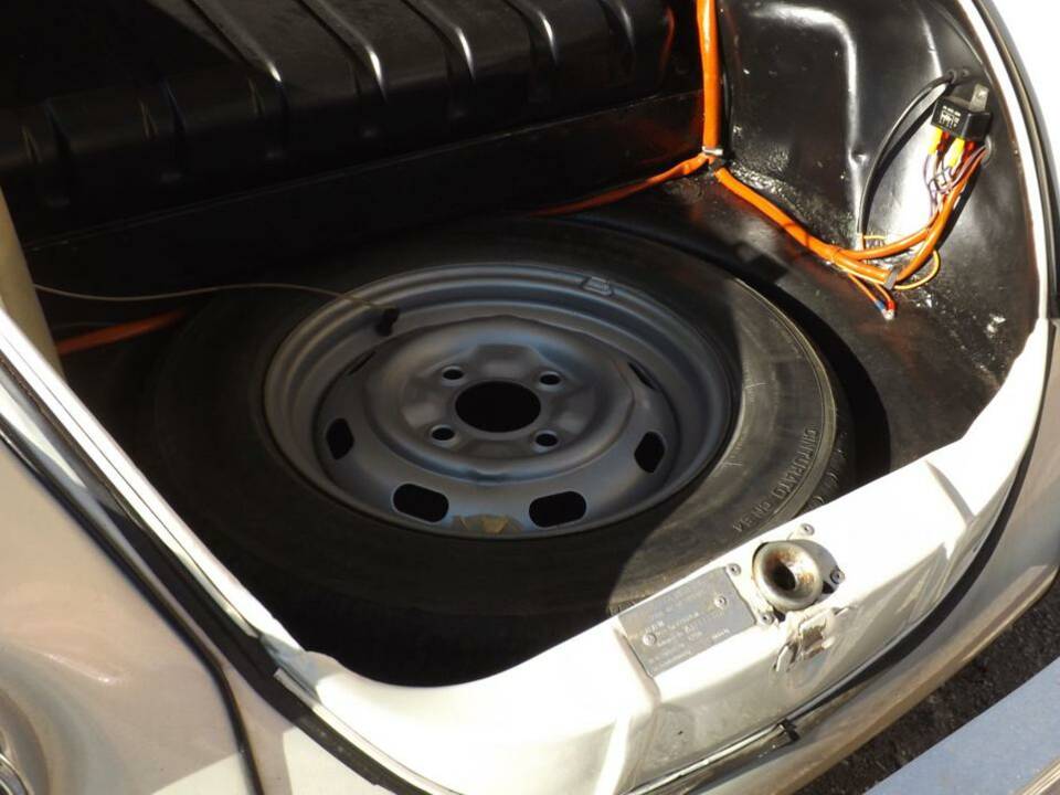 Image 18/50 de Volkswagen Coccinelle 1303 LS (1973)