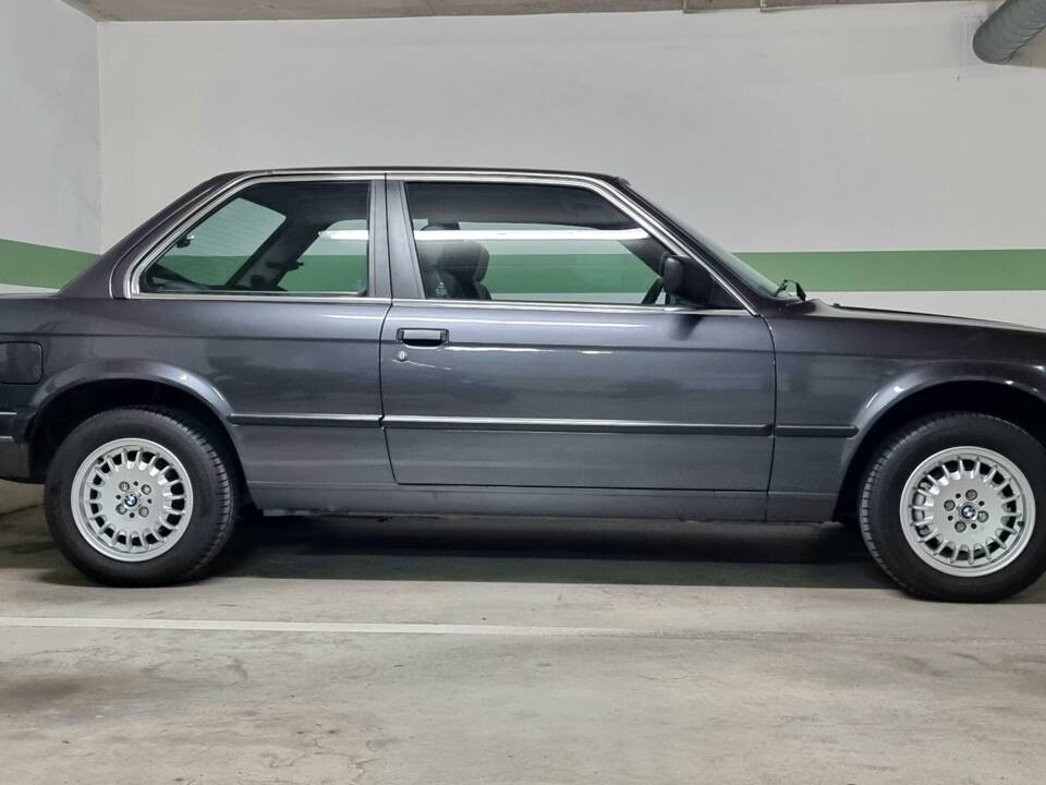 Image 49/100 of BMW 323i (1984)