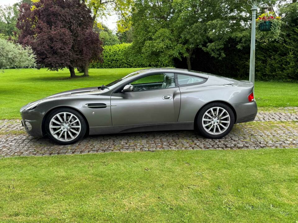 Immagine 7/23 di Aston Martin V12 Vanquish (2003)