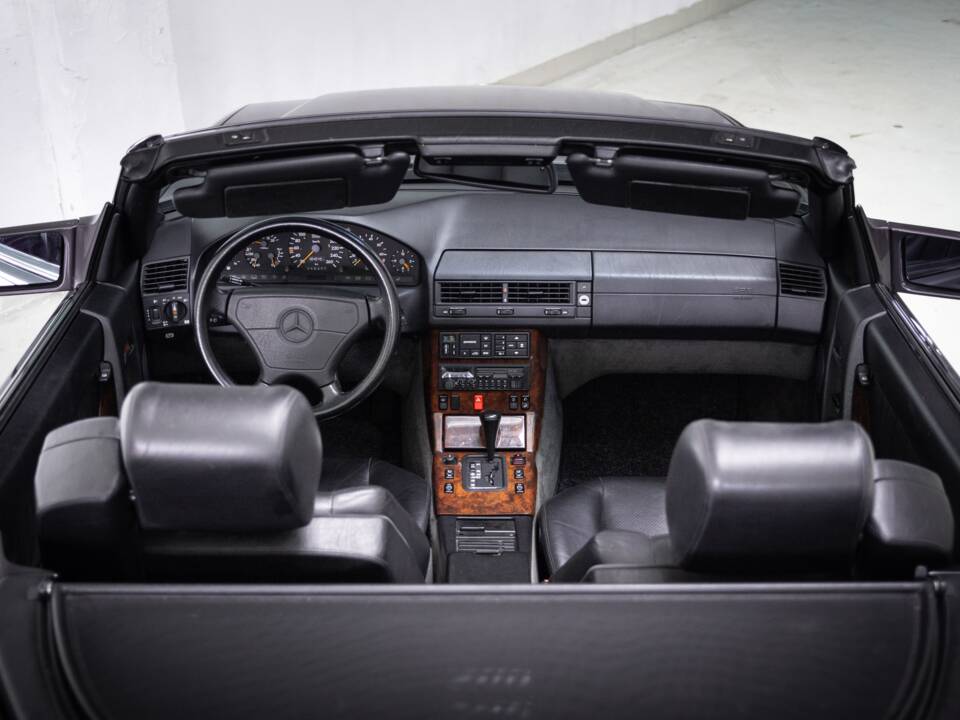 Image 20/37 of Mercedes-Benz SL 320 (1993)