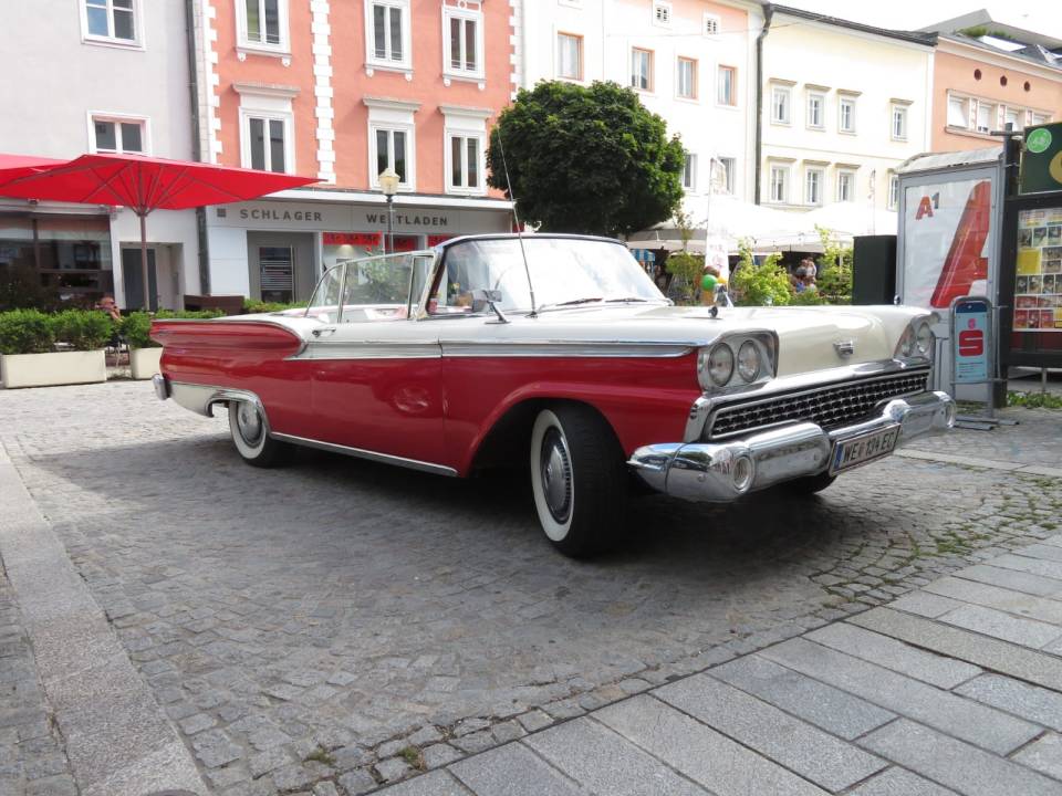 Afbeelding 13/31 van Ford Fairlane Skyliner (1959)