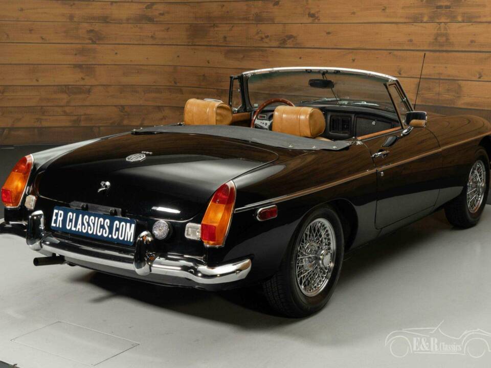 Image 13/19 of MG MGB (1974)