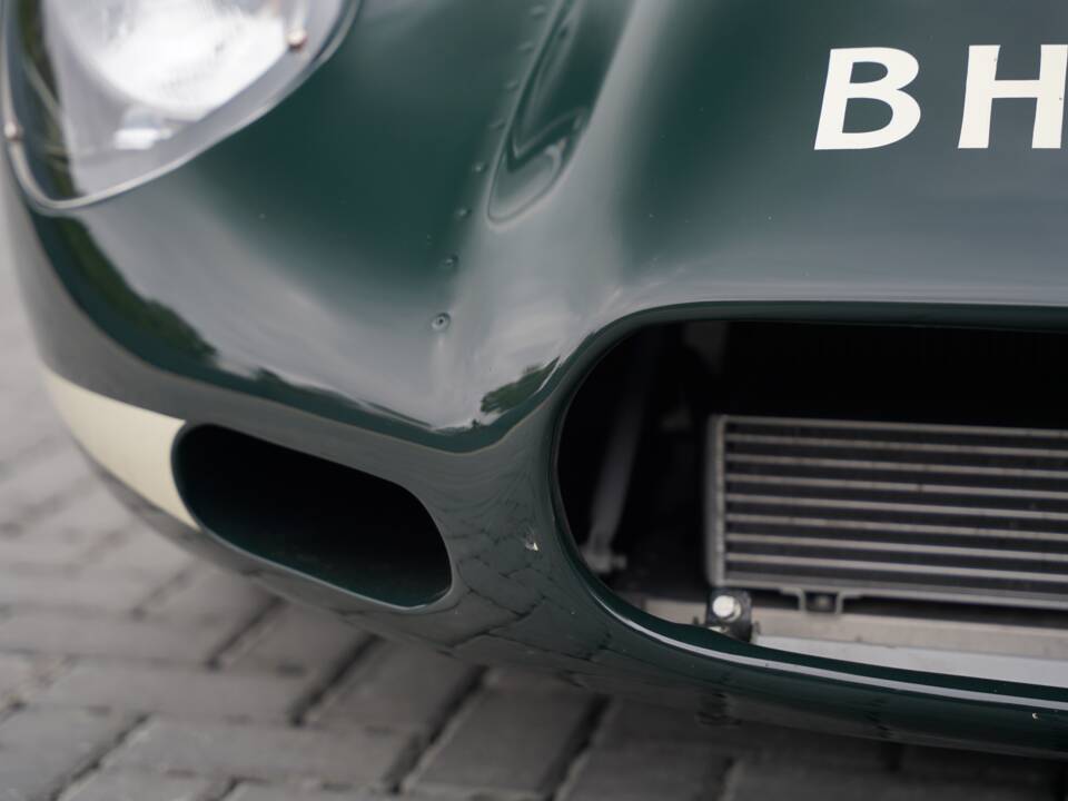 Image 29/50 of Lister Knobbly (1959)