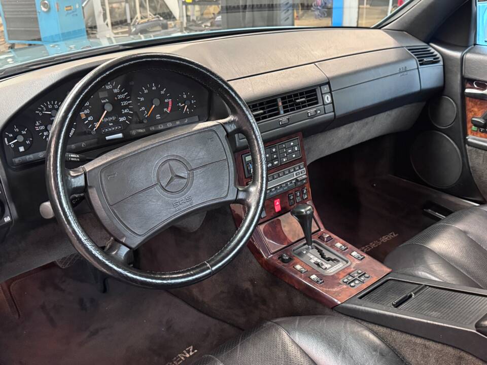 Image 12/19 of Mercedes-Benz 500 SL (1990)