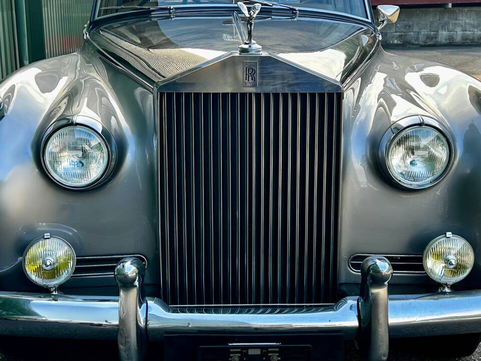 Image 4/16 of Rolls-Royce Silver Cloud I (1957)