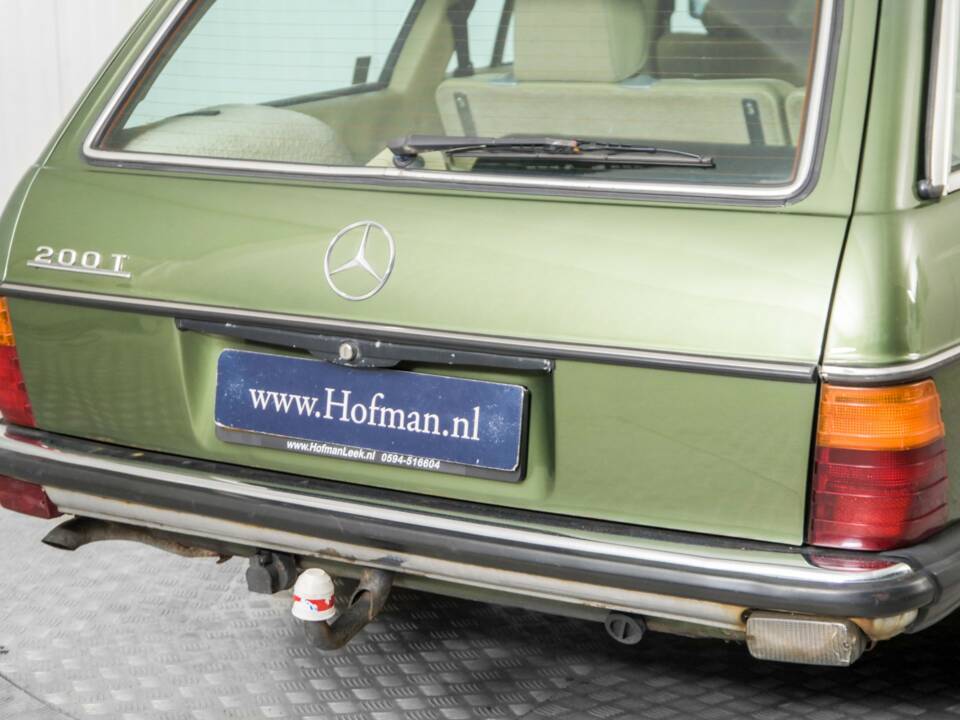 Afbeelding 30/50 van Mercedes-Benz 200 T (1982)