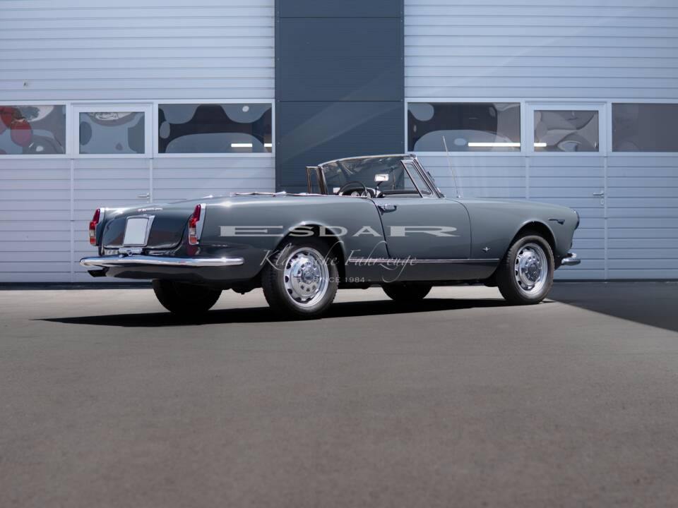 Image 2/31 of Alfa Romeo 2600 Spider (1963)