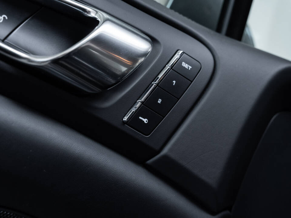 Bild 9/39 von Porsche Cayenne GTS (2016)