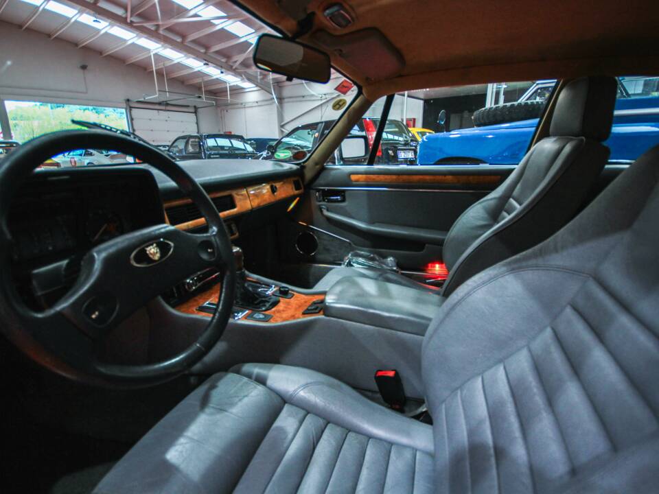 Image 9/16 of Jaguar XJ-S 3.6 (1988)