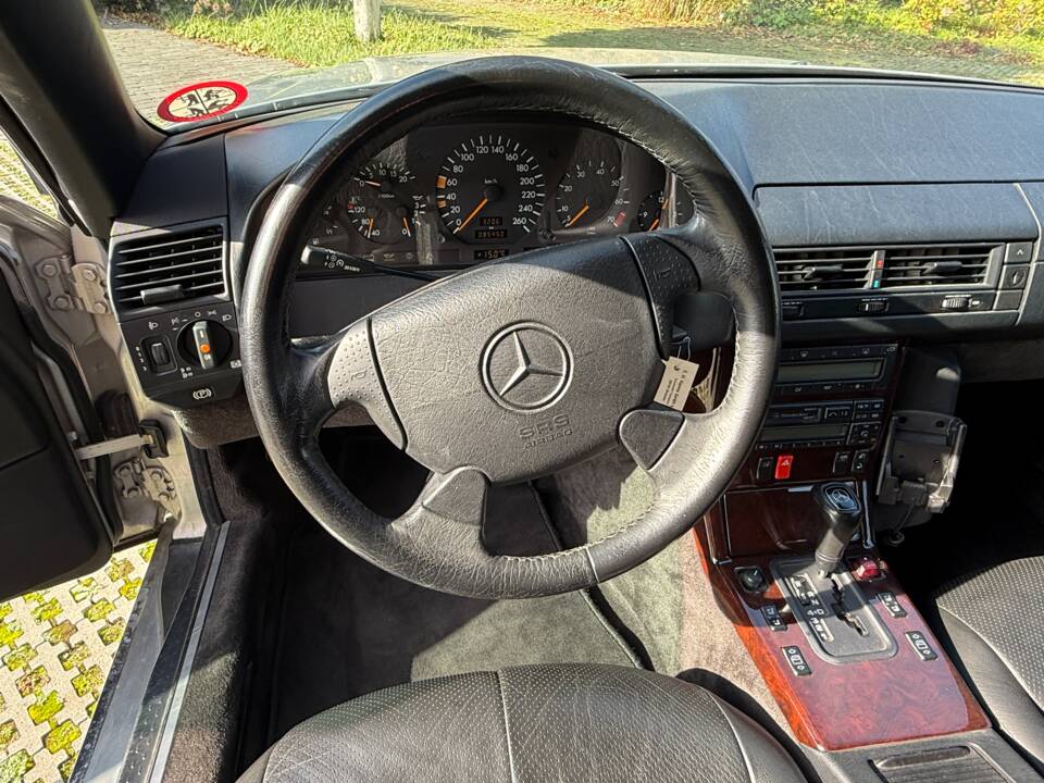 Image 12/29 de Mercedes-Benz SL 280 (1996)