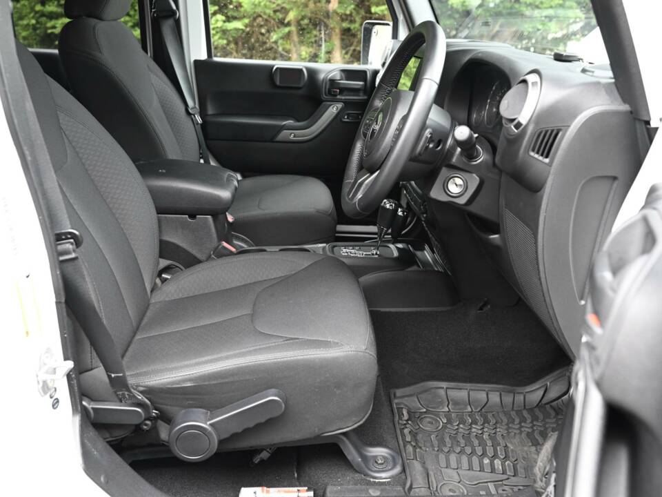 Imagen 22/50 de Jeep Wrangler 3.6 V6 (2015)