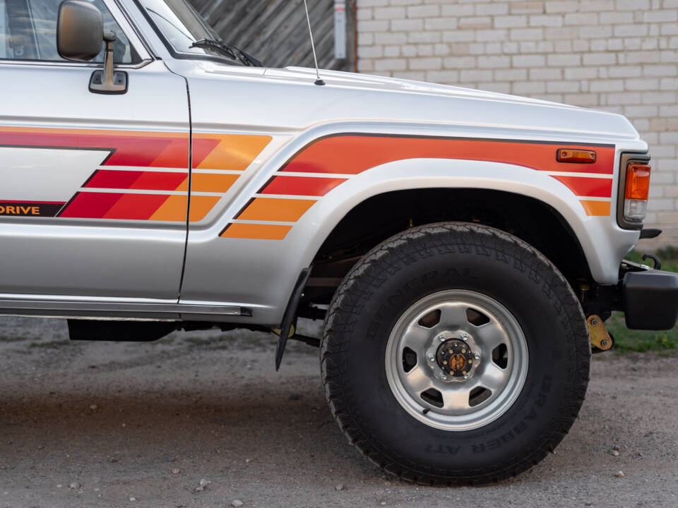 Image 32/100 of Toyota Land Cruiser HJ61 GX (1987)