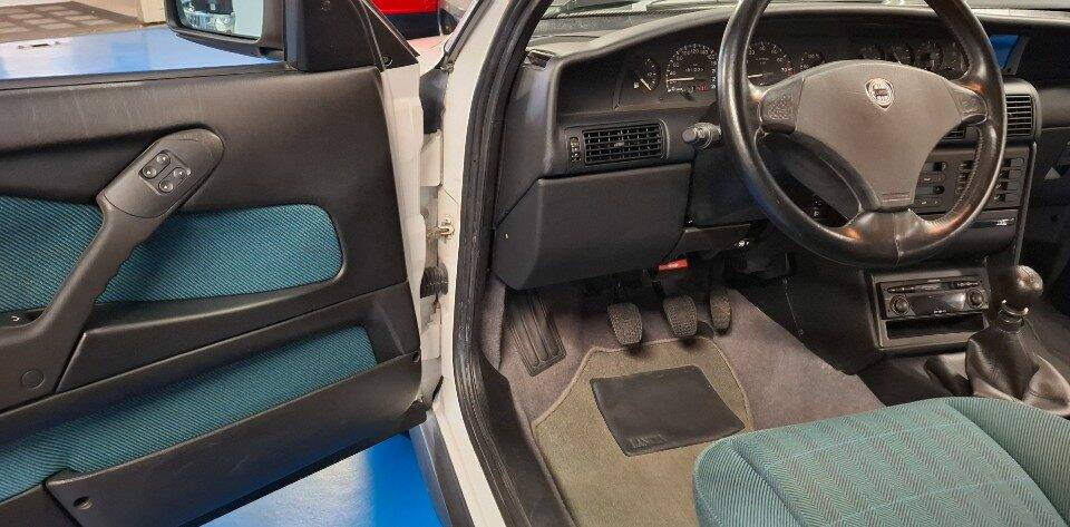 Image 7/49 of Lancia DELTA HPE 2.0 16V TURBO 3 (1997)