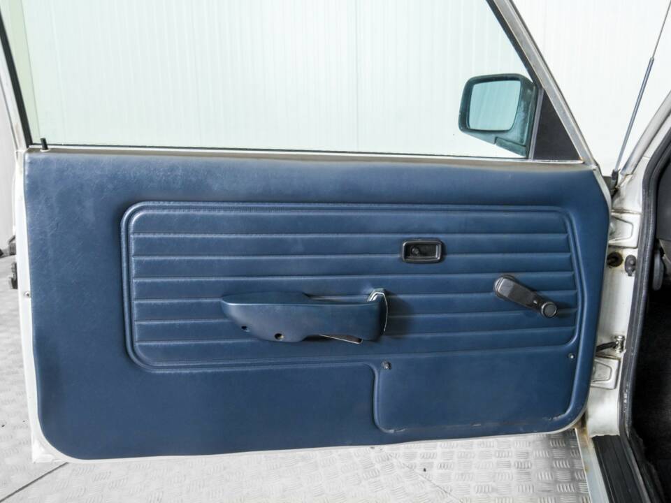 Bild 32/50 von BMW 320i (1981)