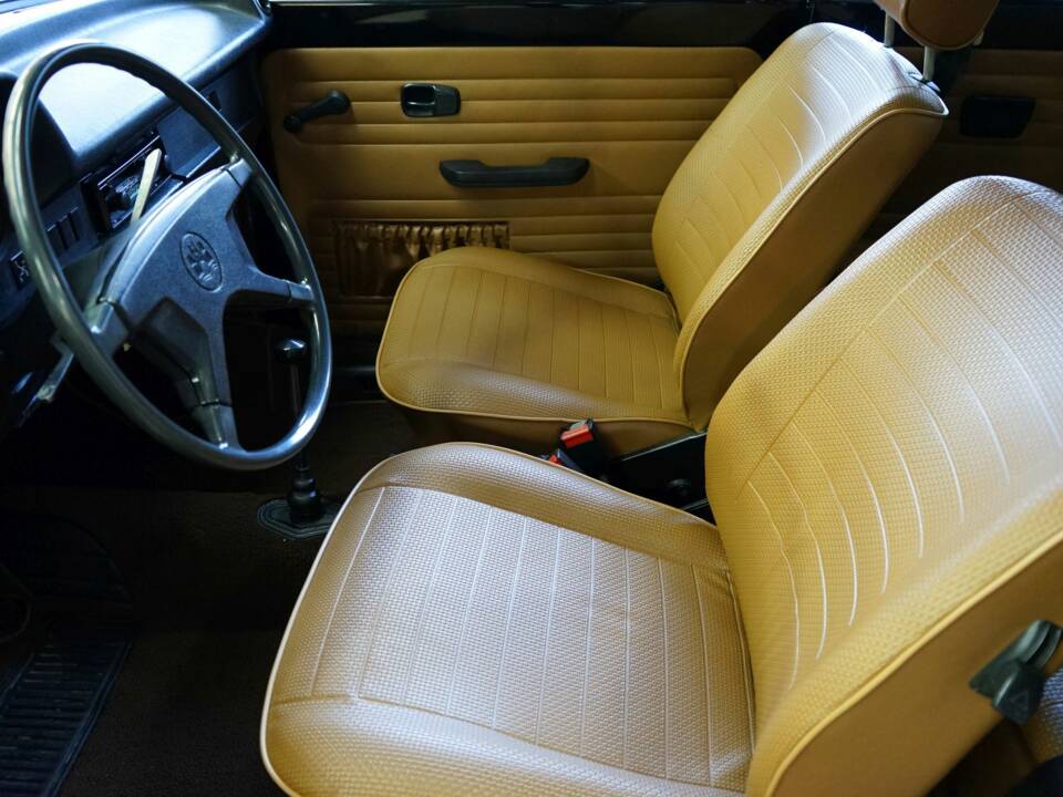 Image 13/15 of Volkswagen Beetle 1303 (1976)