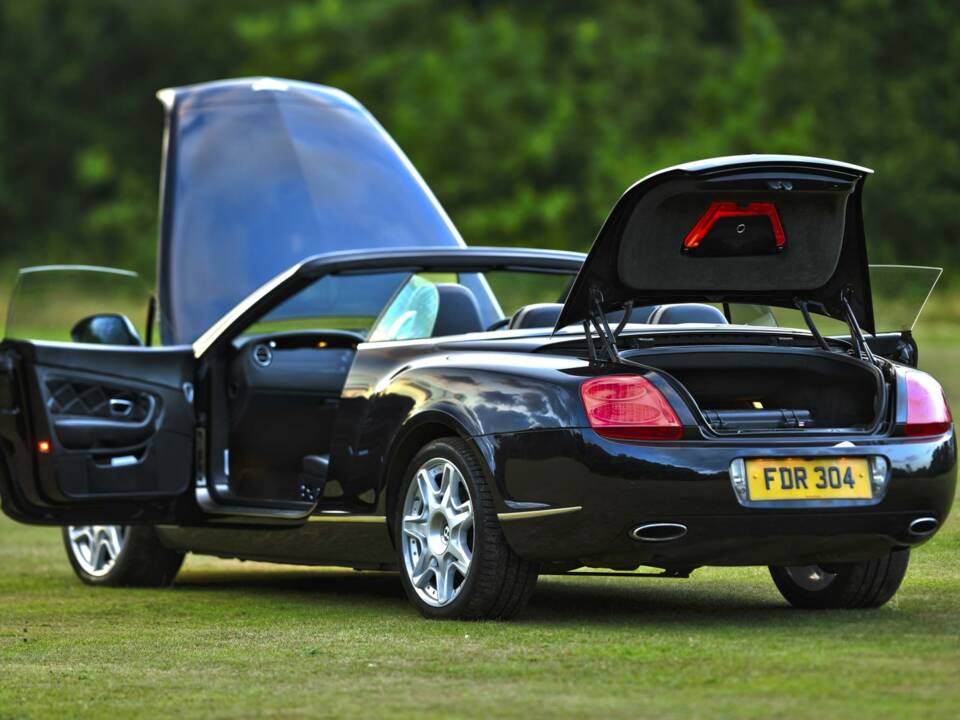 Bild 22/50 von Bentley Continental GTC W12 (2011)